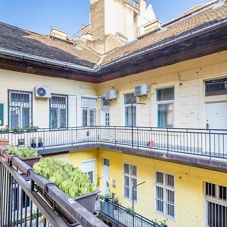 Very & Cozy Apartman